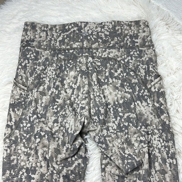 Lululemon Invigorate High-Rise Crop 23" Gritstone White Opal Multi - Picture 6 of 7